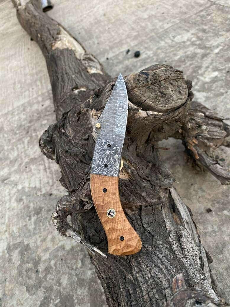 handmade damascus folding knife - Image 1